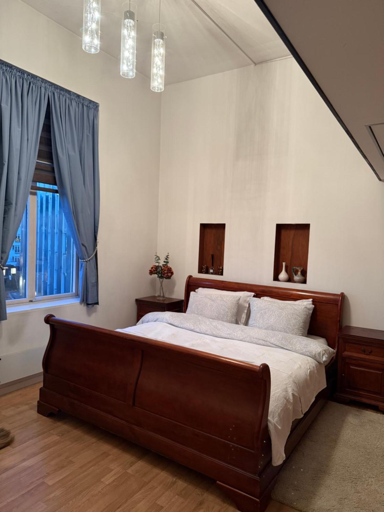 Center Close To Kings Palace *